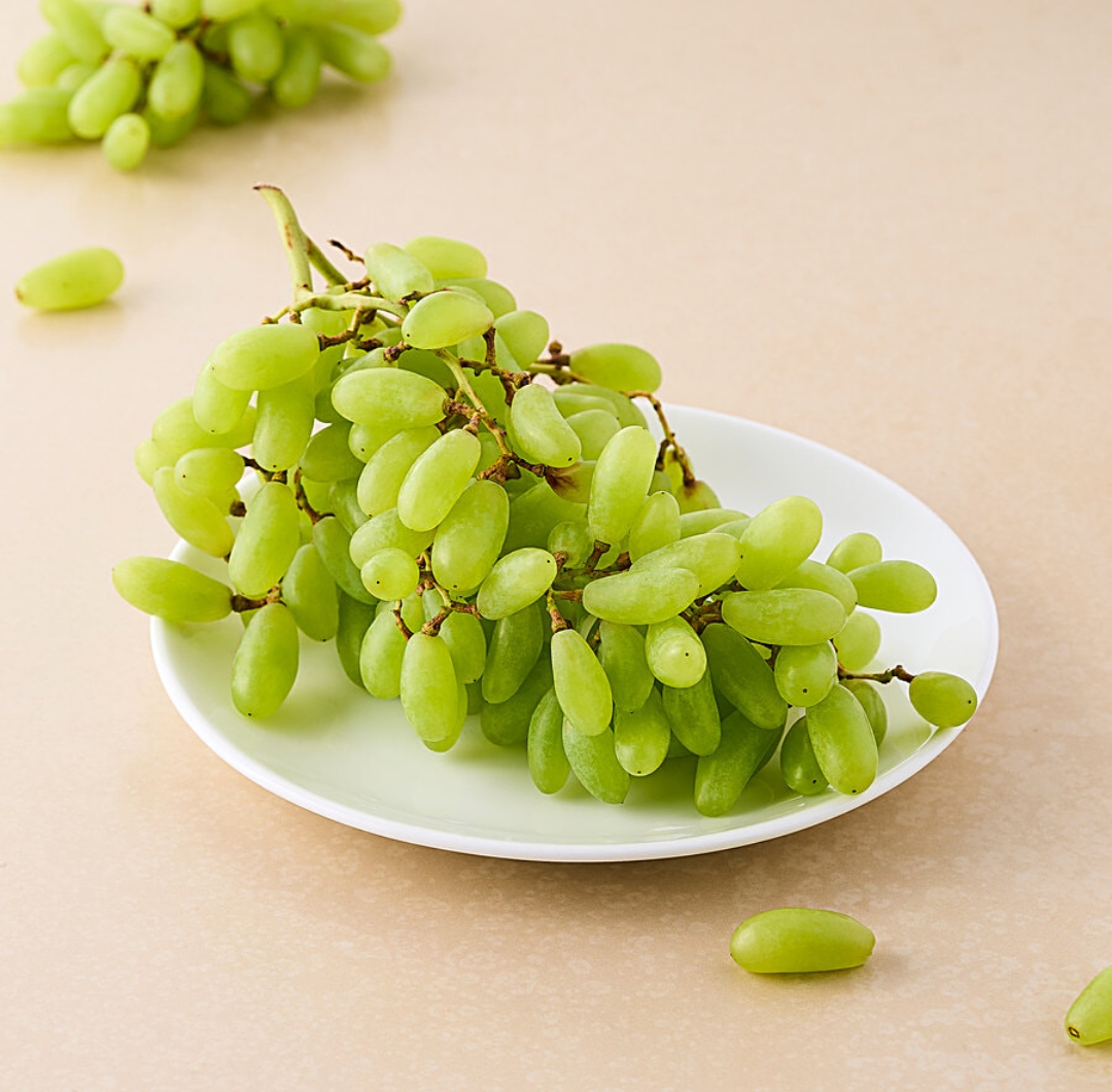 Green grapes 